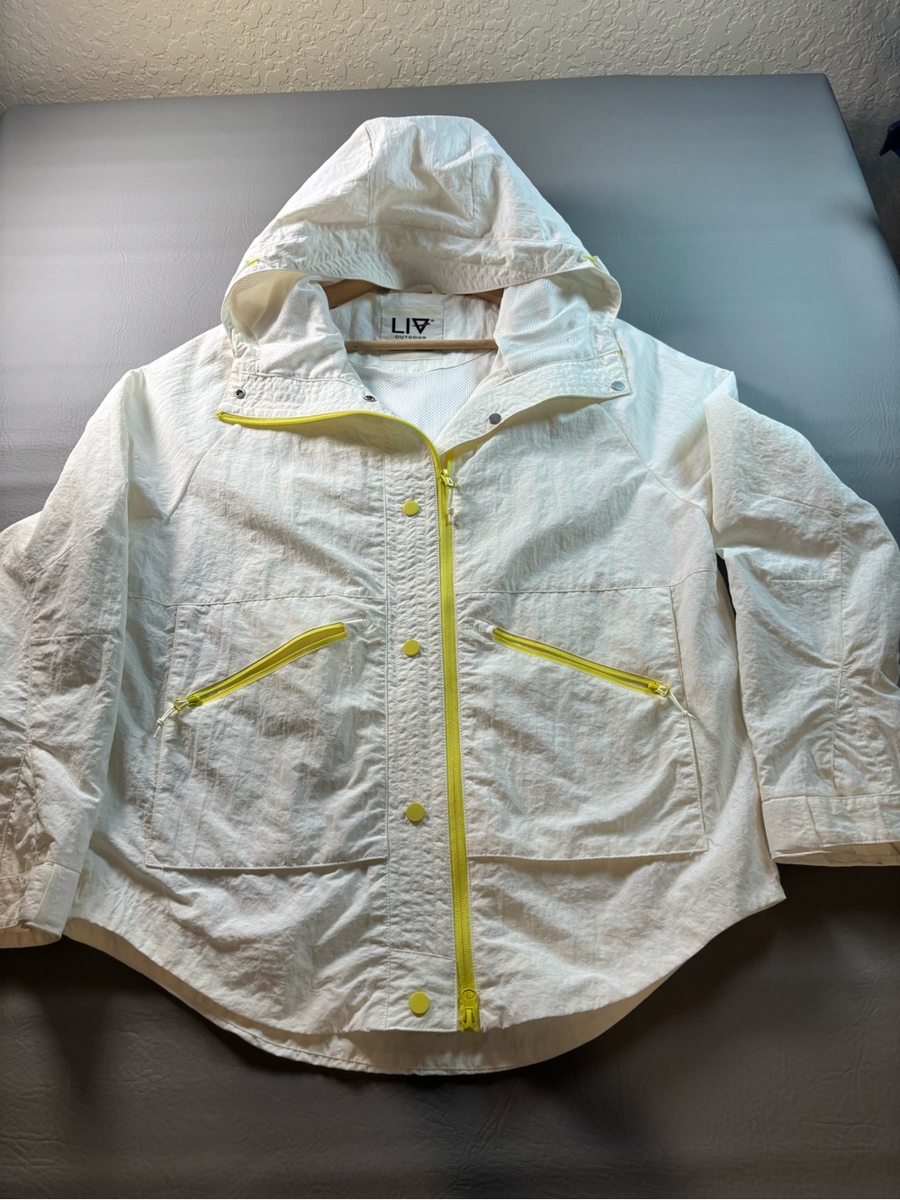 LIV Outdoor Women's Packable Windshell Jacket White Yellow Hooded Small
